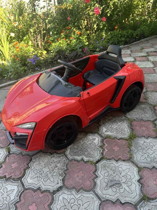 Крутий дитячий автомобіль