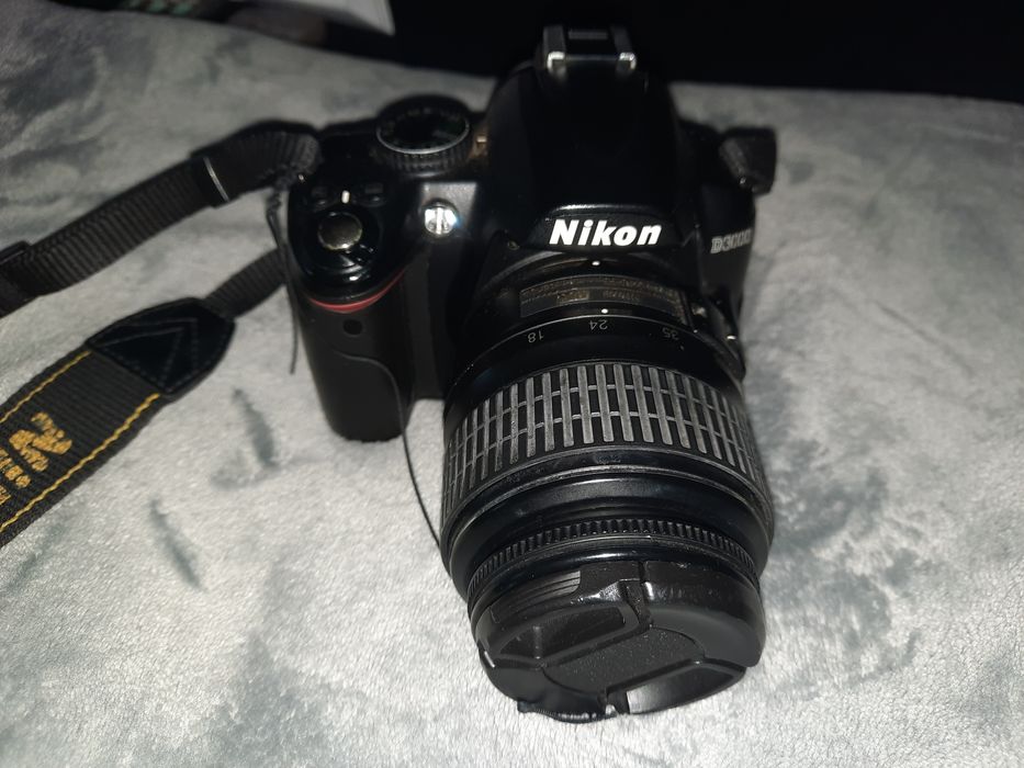 Maquina fotográfica Reflex  NIKON D 3000 - como nova