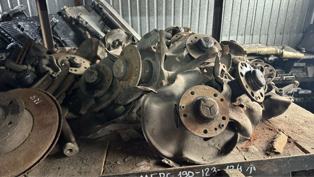 Ступица поворотный кулак мерс 123/124/190 супорт диск тормозной