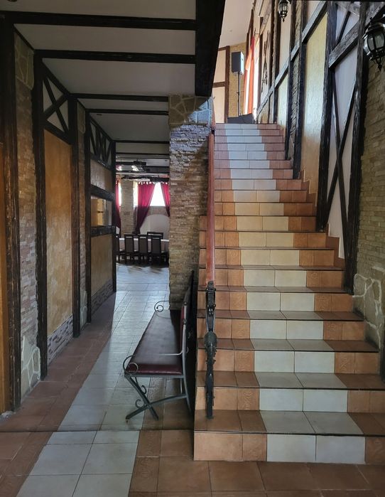 Продається окрема будівля.