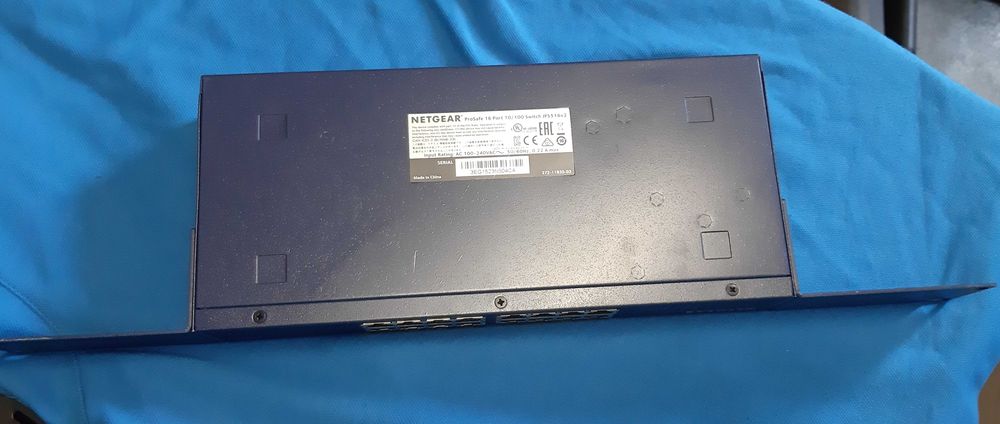 Switch Unmanaged Rack 16xGE - JGS516 UŻYWANY