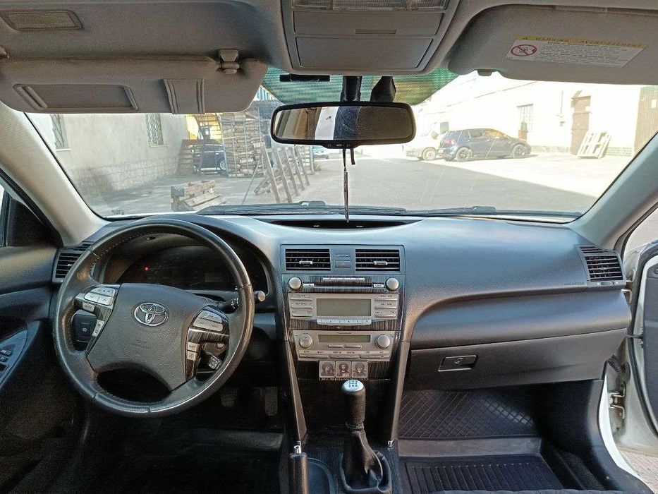 Продаю свій автомобіль Toyota camry
