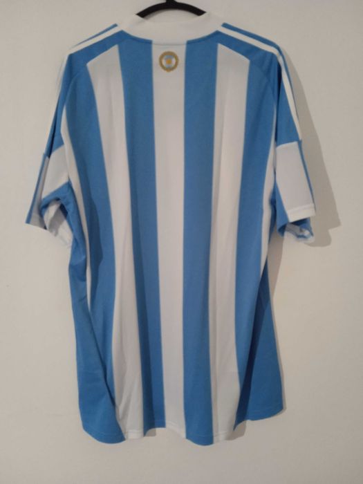 Vários camisolas de futebol