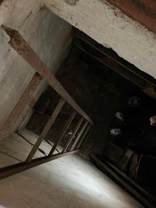 Продається  капітальний  гараж район  11 школи