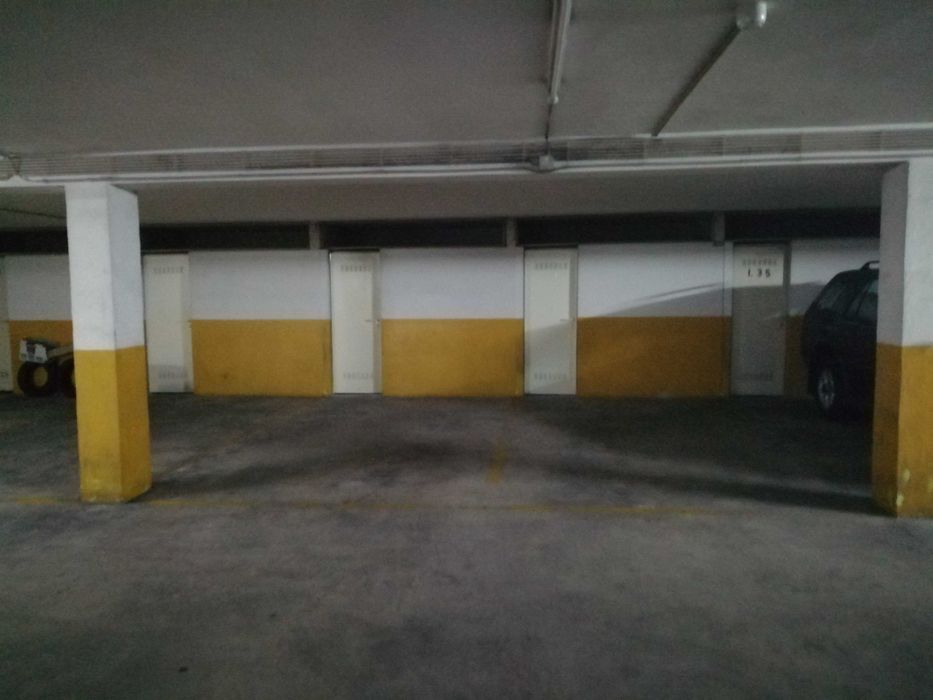 Arrendo Lugar de garagem com arrumo fechado