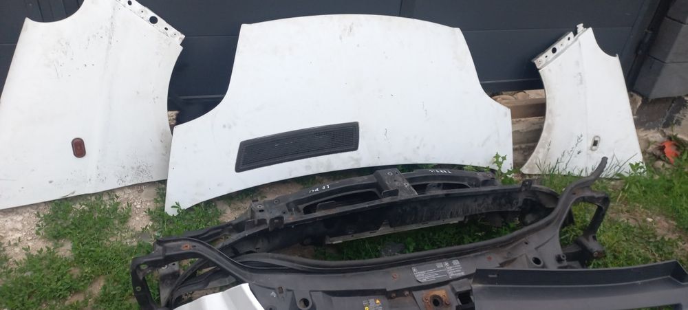 Переднє крило ліве праве Renault Trafic vivaro primastar