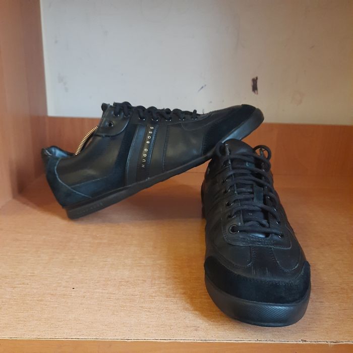 Продам кросівки хугобос