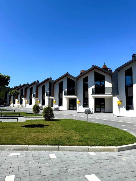 Двоповерхові котеджі в Поляні. Продаж. Нерухомість.