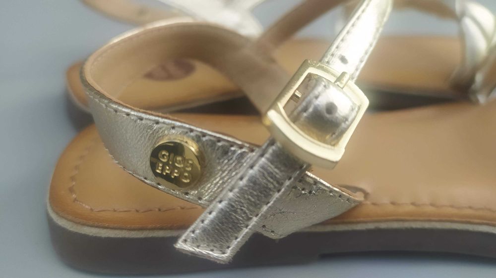 Sandálias douradas em pele 34 - como Novas