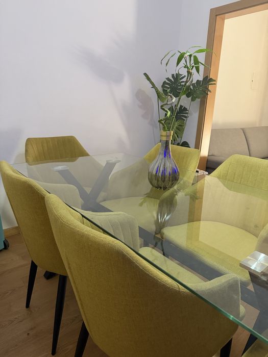 Mesa de jantar com 6 cadeiras