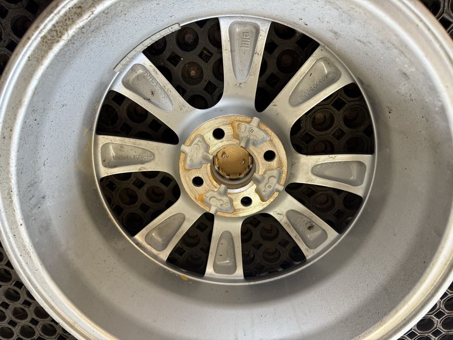 Alufelga Nissan 4x100 6 J x 15 ET 45