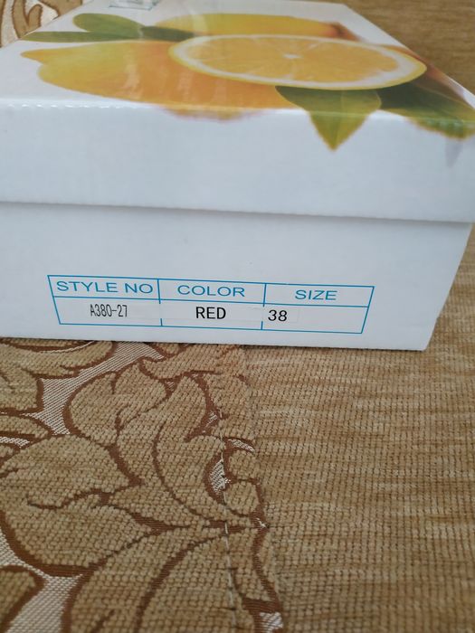 Жіноче гарне взуття