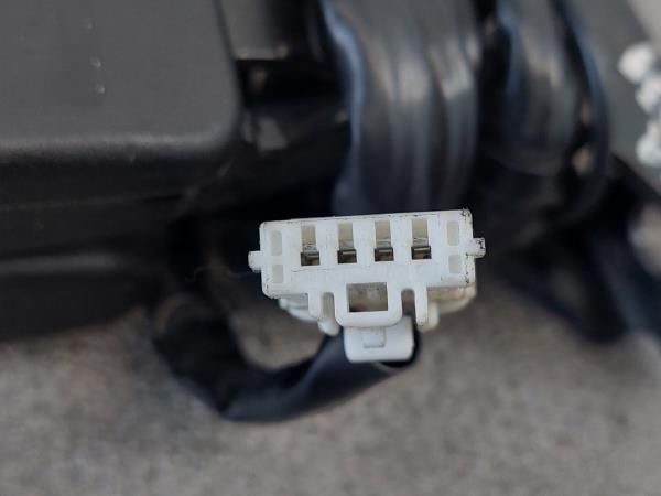 Encaixe de cinto trás direito PEUGEOT 308 SW