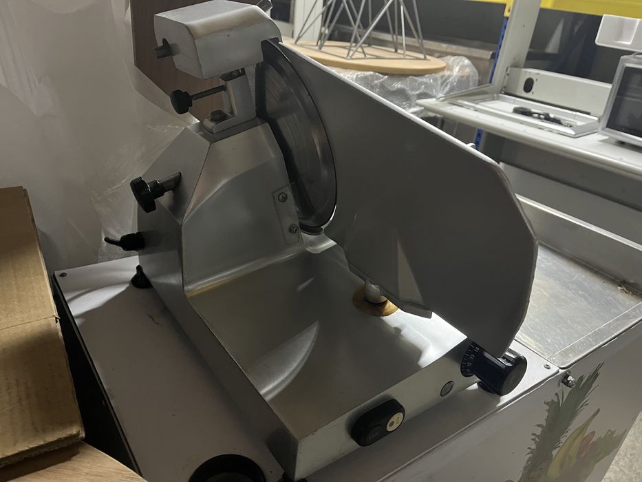 Fiambreira com disco de 25cm de diametro