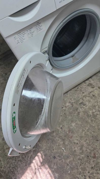 Рабочую стиральную машину Bosch, на 6 кг. белья.