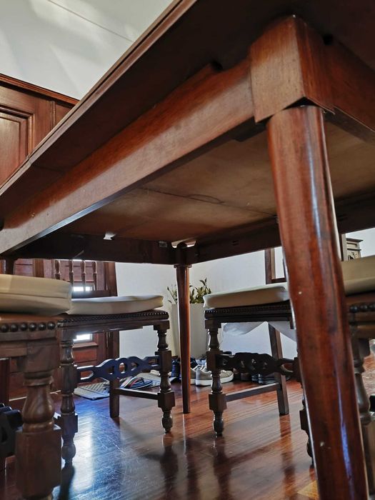 Mesa de Jantar com 4 Cadeiras em Madeira