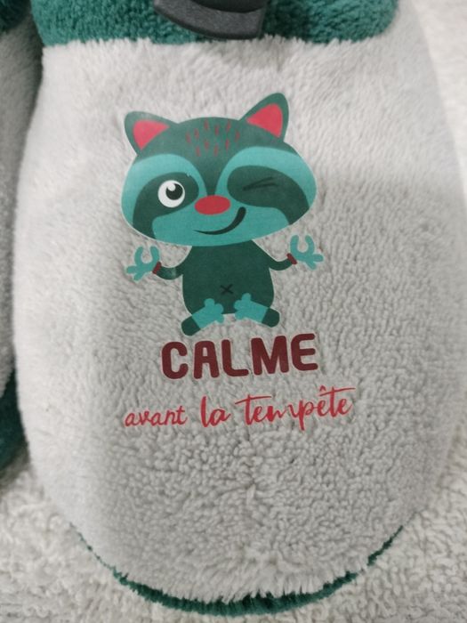 Vende se pantufas novas para menino