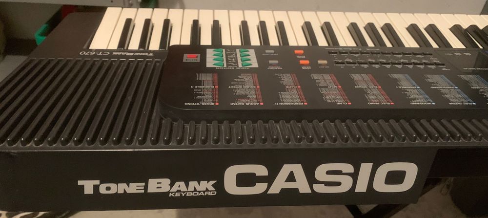 Teclado Casio Tone Bank CT-670
