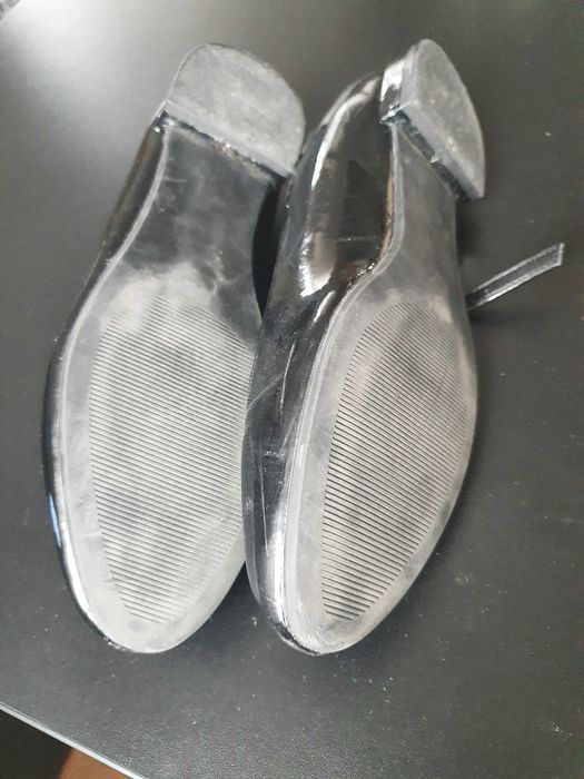 buty czarne lakierki baleriny zapinane Mary–Jan