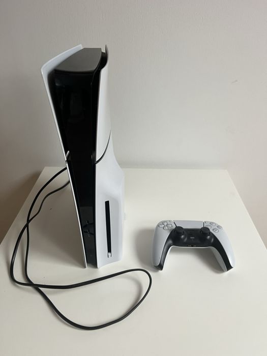 Playstation 5 slim z napędem 1 Tb z padem