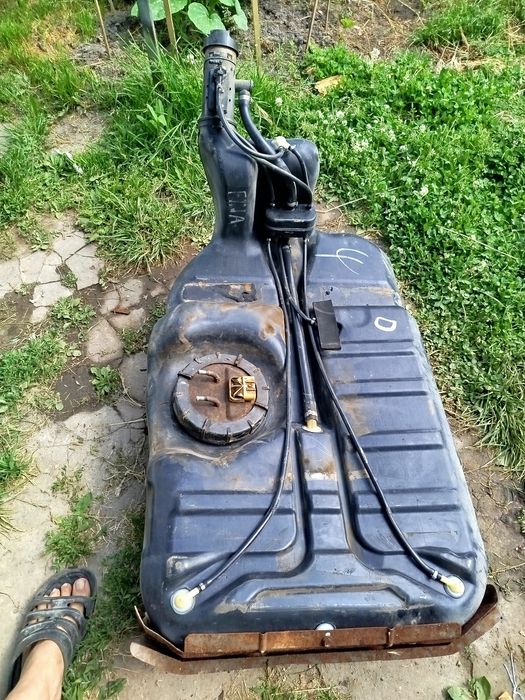 Продам топливный бак