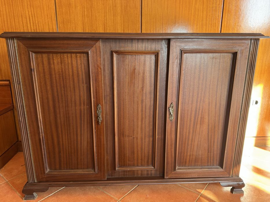 Móvel antigo excelente estado!