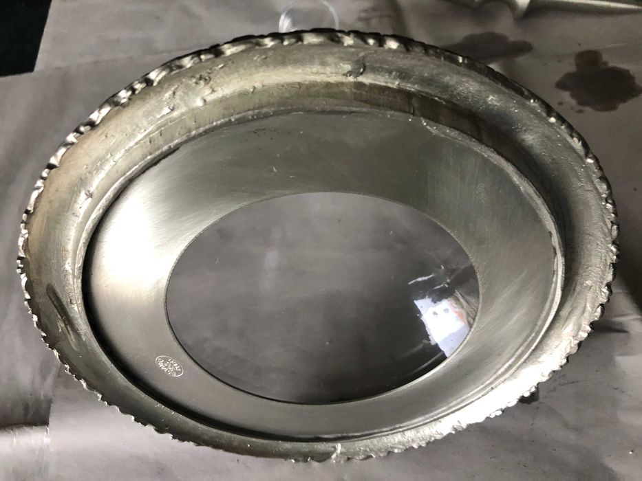 garrafa antiga e muito bonita  ornamentada a estanho