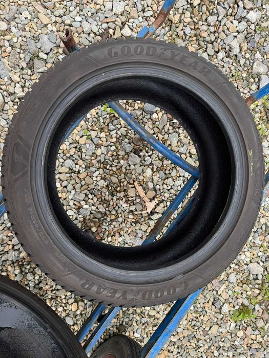 Opony 235/45R18 GoodYear Wielosezon 2szt