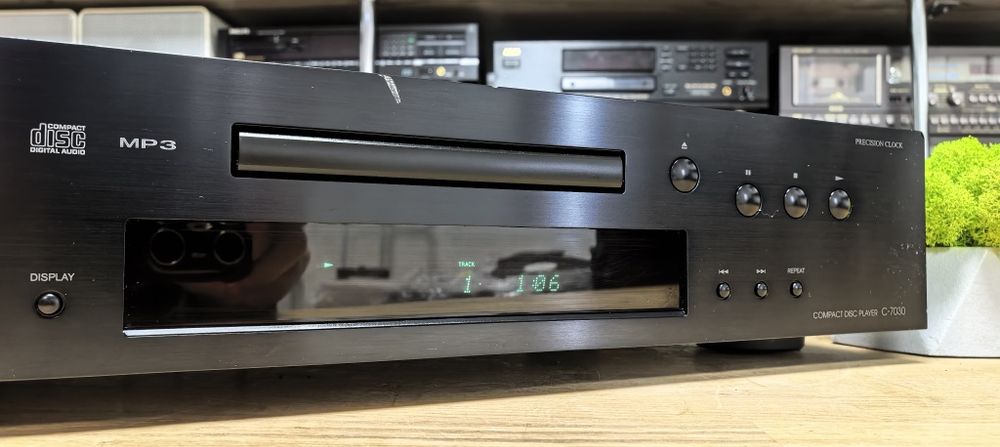CD-програвач Onkyo C-7030/MP3