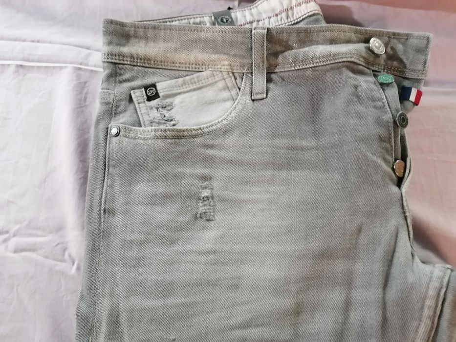 Calças novas veste  t 42 a 44 para desocupar