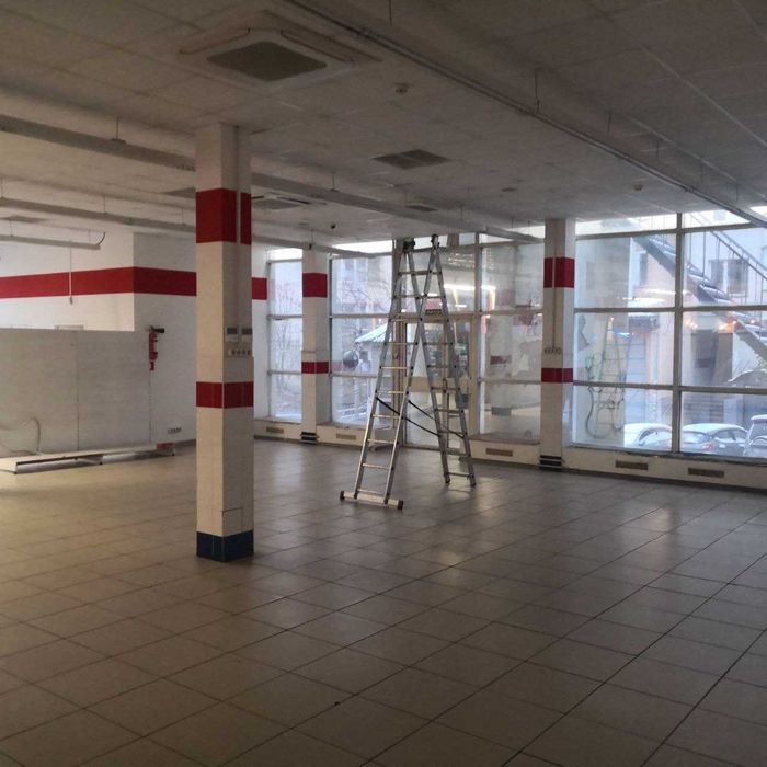 Київ, вул. Голего, 7, приміщення в ТЦ 150 кв.м. 1й поверх