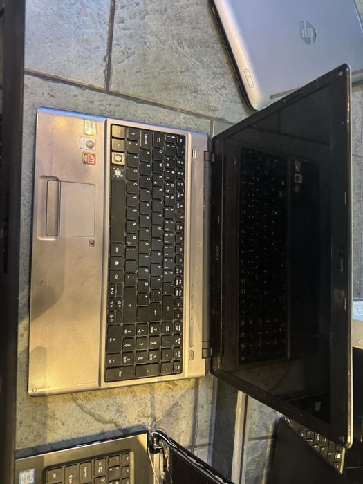 Laptopy cztery sztuki stan nieznany  HP, Toshiba,acer i acer