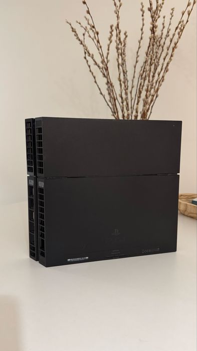 PS4 500GB + Comando + Cabos