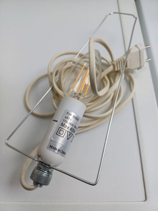 Candeeiro de mesa de papel de arroz da IKEA, com lâmpada incluída