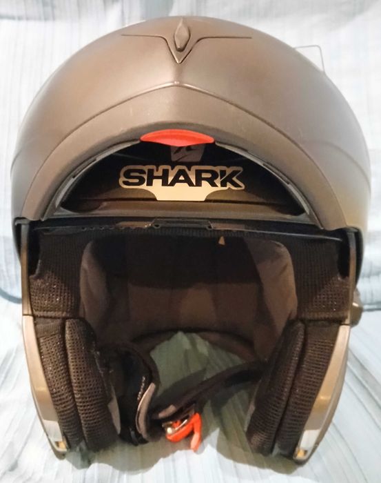 Honda CB125R Naked e Capacete Shark