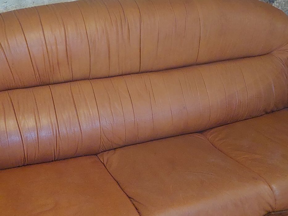 Conjunto de sofás em pele