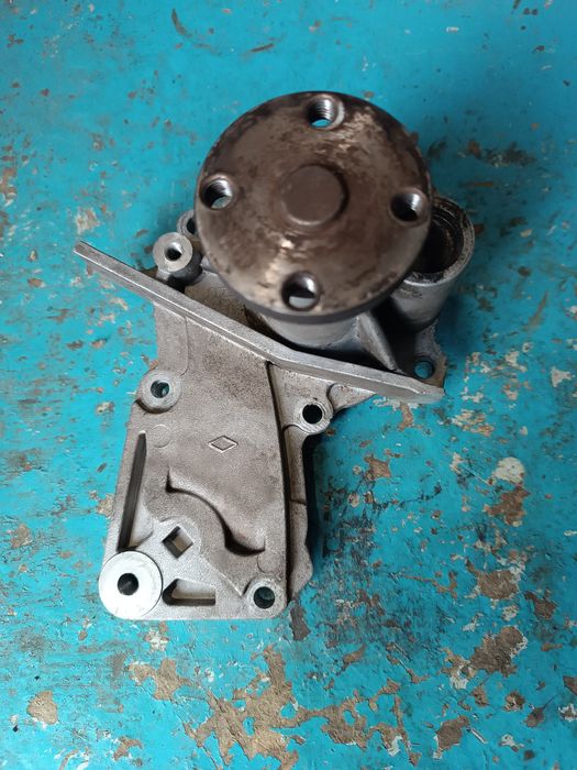 Водяной насос Форд Фьюжн б/у.