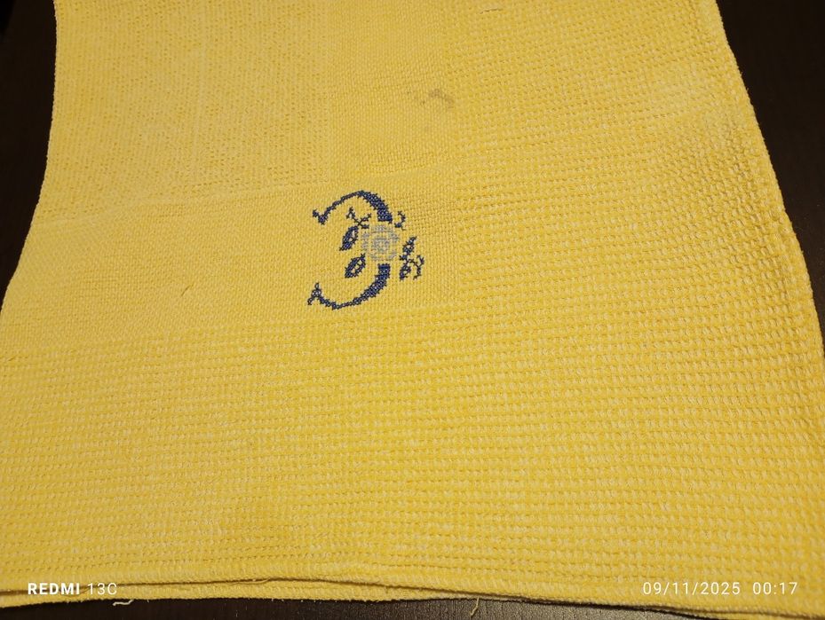 Embroidered Square Towel431550031756666885