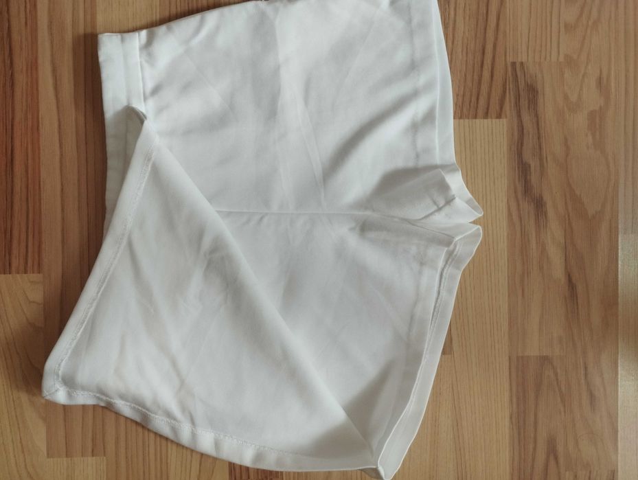 Спідниця -шорти молочного кольору
