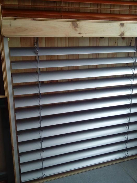 Aplicações e reparações de estores, persianas e caixilharia de PVC.