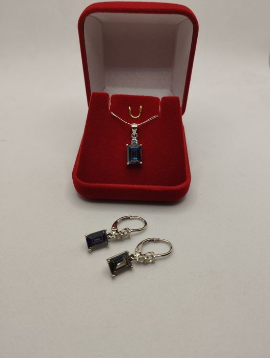 Srebrny komplet z mieniącym kamieniem, próba 925