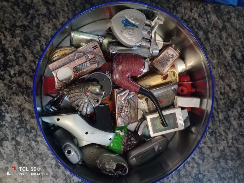 33 esqueiros antigos 30€ Só vendo o conjunto todo, não vendo em separado.