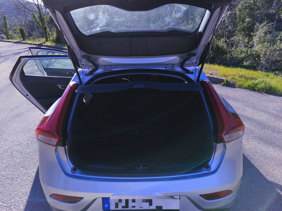 Volvo V40 2.0 D2 Momentum 2016 - Poucos kms