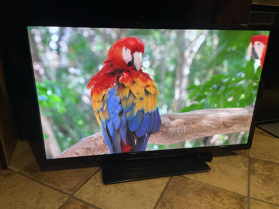 Телевізор Philips 40 + кріплення