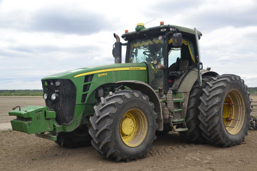 Трактор колісний John Deere 8295R