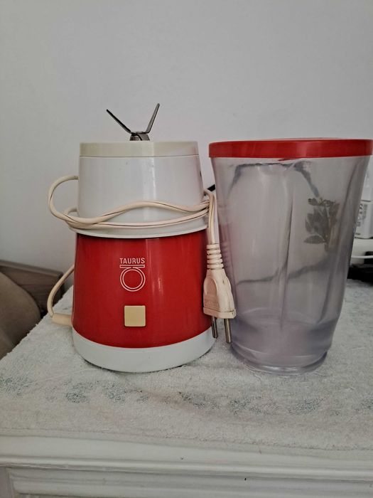 Máquina TAURUS, para moer café