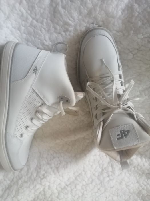 Nowe buty markowe 36 4F