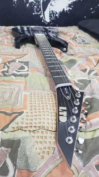 Guitarra preta - LTD MH 10