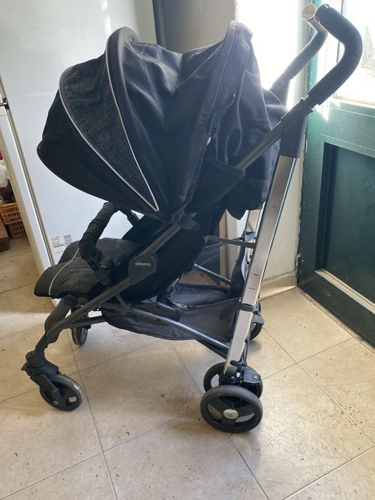 Carrinho de passeio chicco.