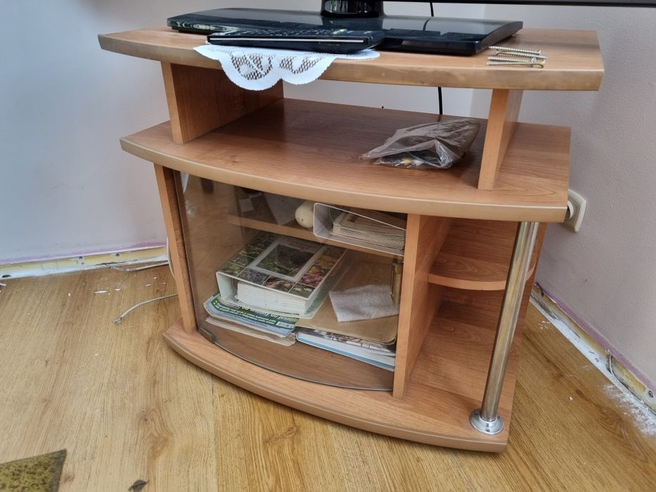 Oddam za darmo, Stolik pod telewizor